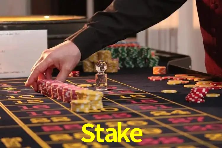 Escena dinámica inspirada en casino con iluminación Stake, cartas, fichas e íconos de juegos digitales en un espacio moderno de juegos.